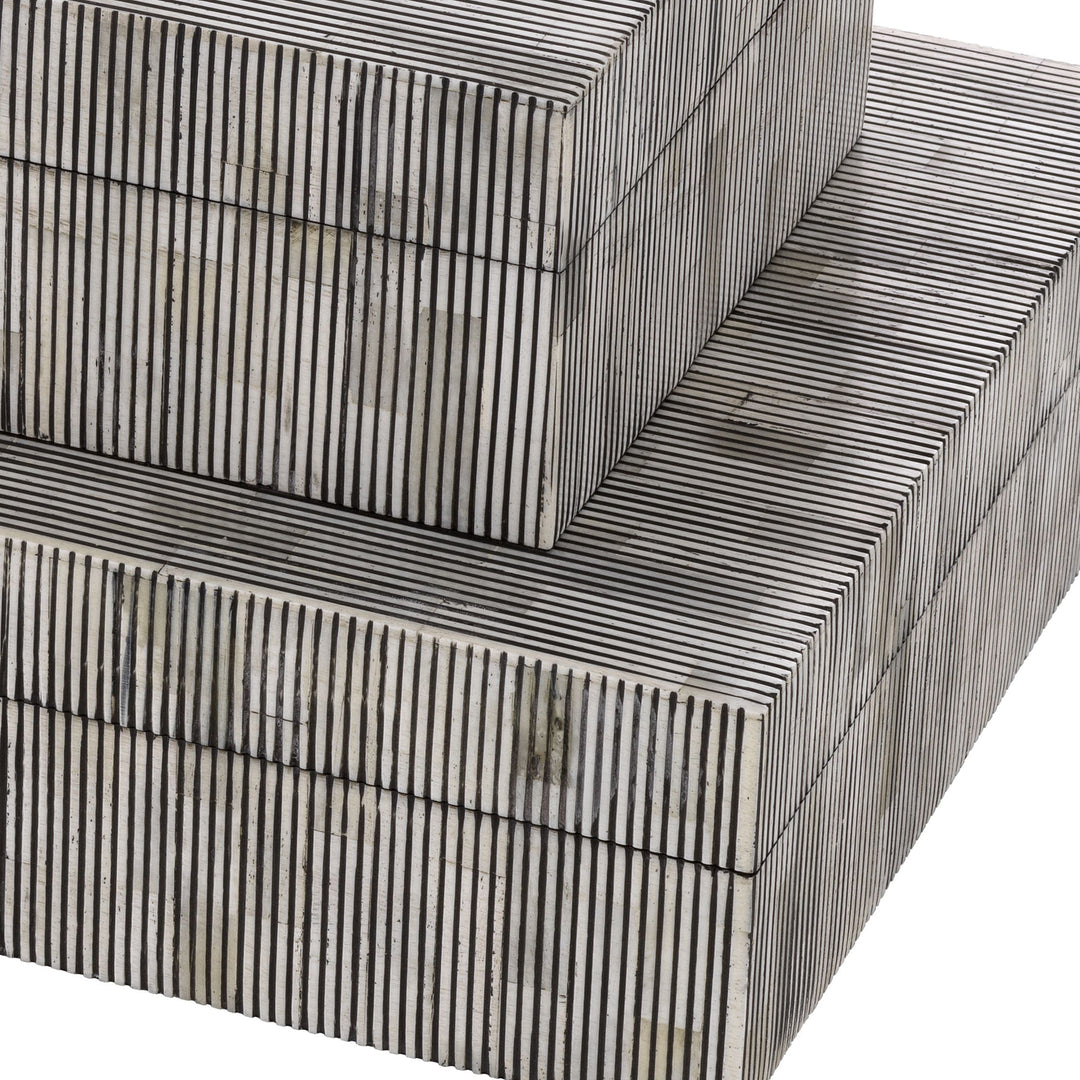 Wooden box with a striped pattern on a white background. Decorative Box Lucio L District Home